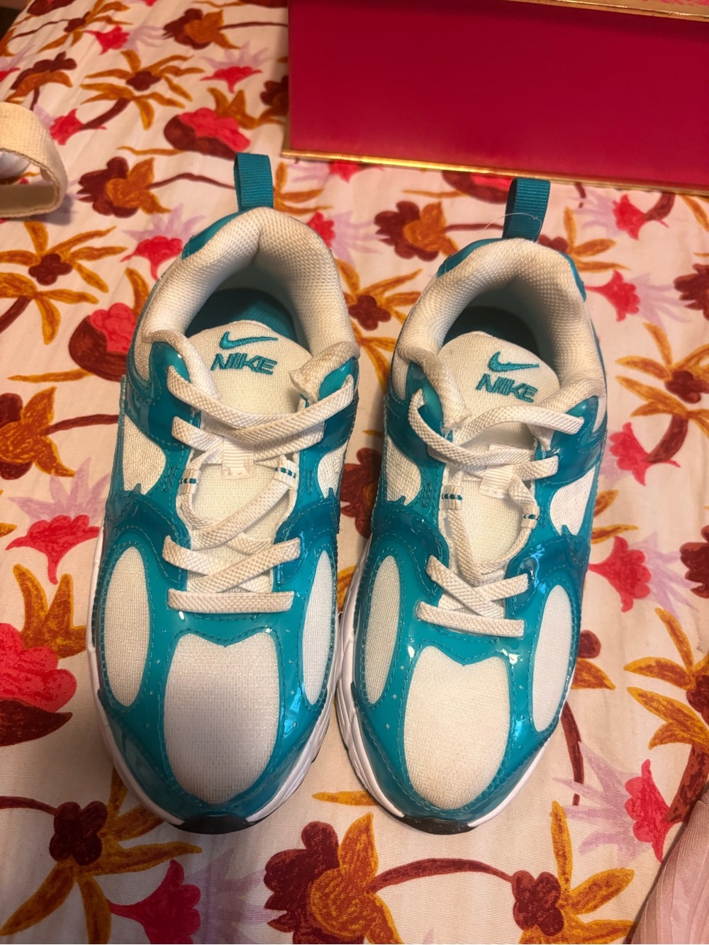 Nike Kids Teal and White Low-Top Sneakers